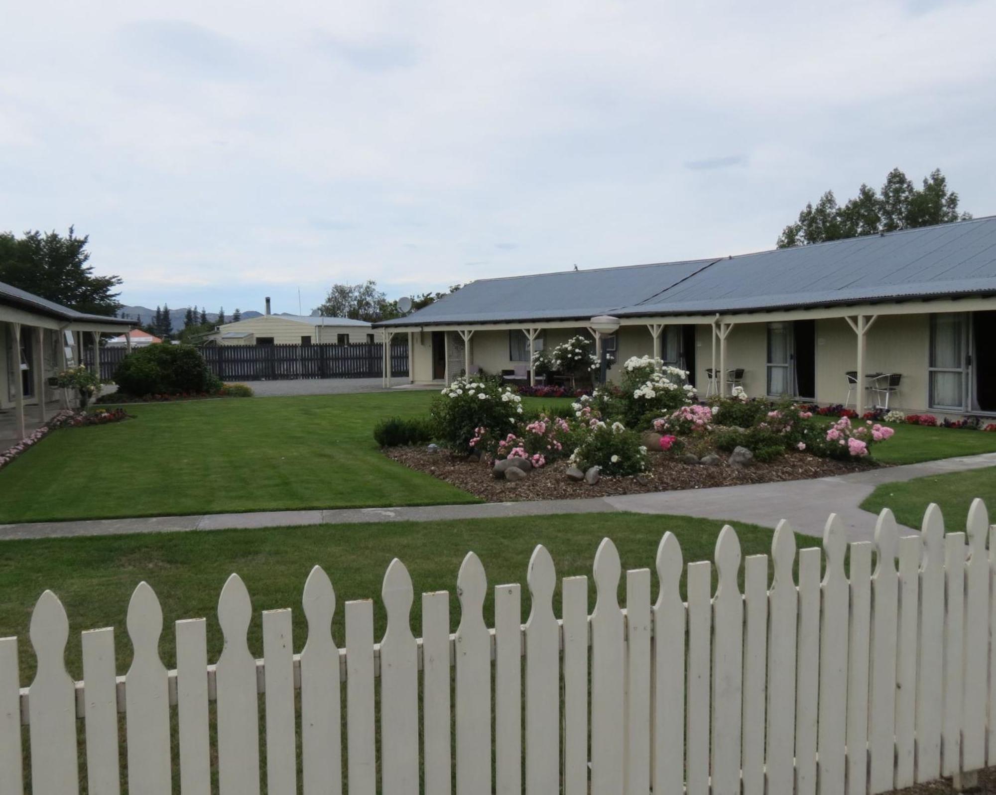 Culverden Court Motel Exterior photo